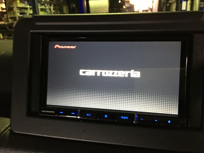 画像 スズキJB64新型ジムニーにカロッツエリア楽ナビAVIC-RZ710を取り付け バックカメラ 工賃 価格 最安値 持ち込み 愛知県 岐阜県 三重県 名古屋市 一宮市 岐阜市 北名古屋市 小牧市 稲沢市 春日井市 瀬戸市 扶桑町 大口町 津島市 あま市 愛西市 清須市 犬山市 江南市 岩倉市 日進市 長久手市 東郷町 大府市 豊明市 東海市 知多市 常滑市 半田市 東浦町