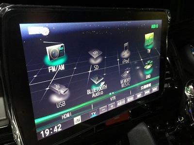 画像 ハイエース トヨタ ストラーダ CN-F1XD カーナビ カーナビゲーション パナソニック 9インチ ブルーレイ ブルートゥース バックカメラ 取り付け 加工 工賃 価格 安い 持ち込み 愛知県 岐阜県 三重県 名古屋市 一宮市 岐阜市 北名古屋市 小牧市 稲沢市 春日井市 瀬戸市 扶桑町 大口町 津島市 あま市 愛西市 蟹江町 弥富市 清須市 犬山市 江南市 岩倉市 日進市 長久手市 東郷町 大府市 豊明市 東海市 知多市 常滑市 半田市 東浦町